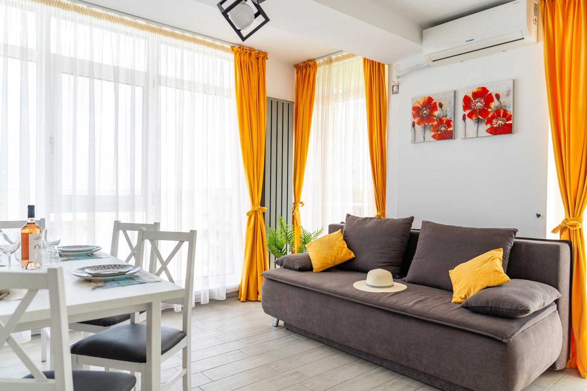 Sunshine Place Pool & Mamaia Nord Appartement *