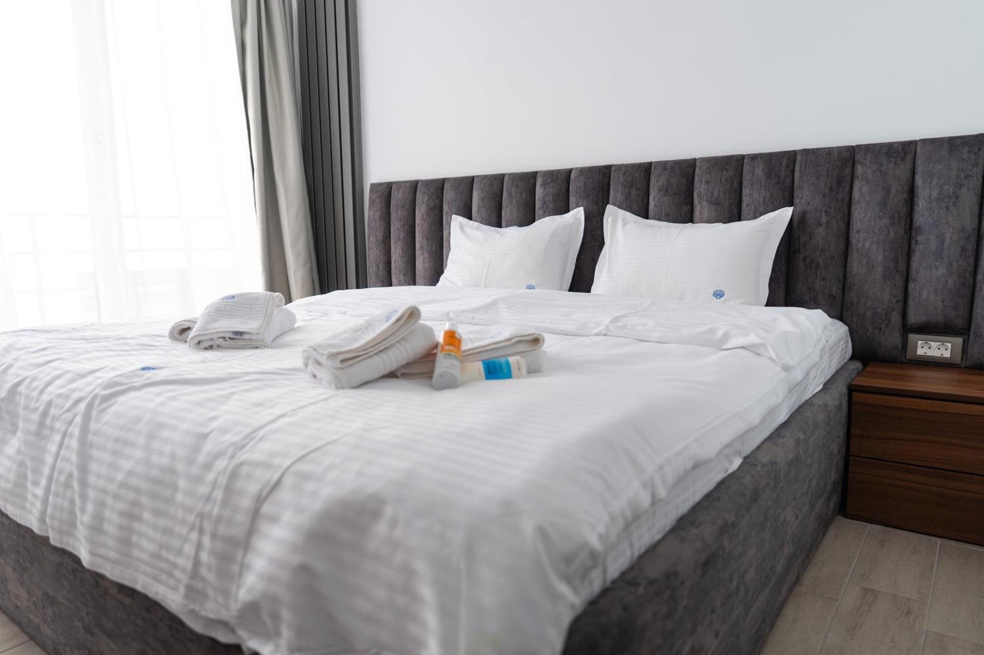 Sunshine Place Pool & Mamaia Nord Appartement *